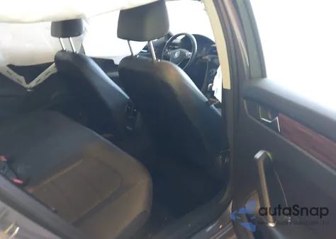 2022 Volkswagen Passat 2.0T Limited Edition z USA, uszkodzony, nr VIN 1VWBA7A37NC009532